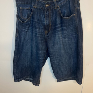 Mens Rocawear denim Blue jean shorts Original fit Design On Back Sze 38.‎